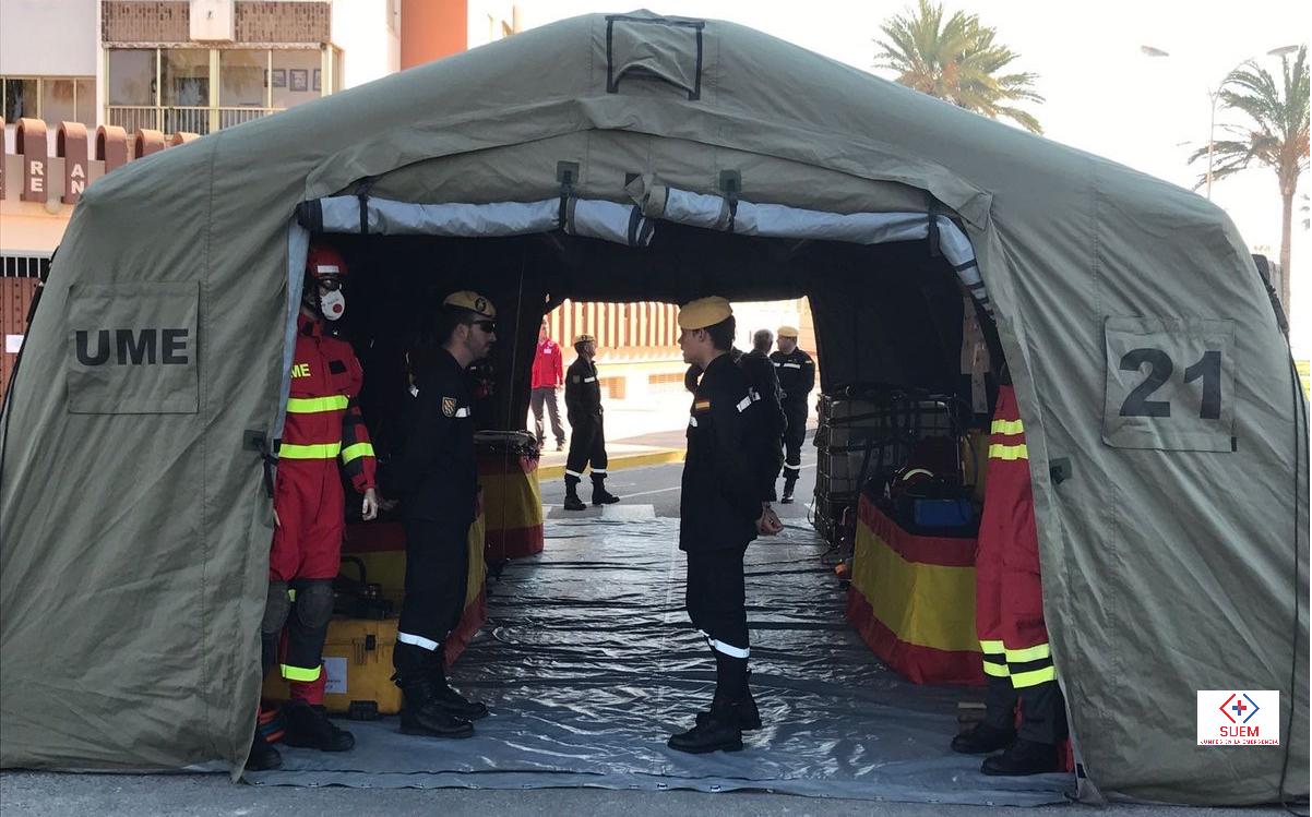 Acceso a la carpa · UME