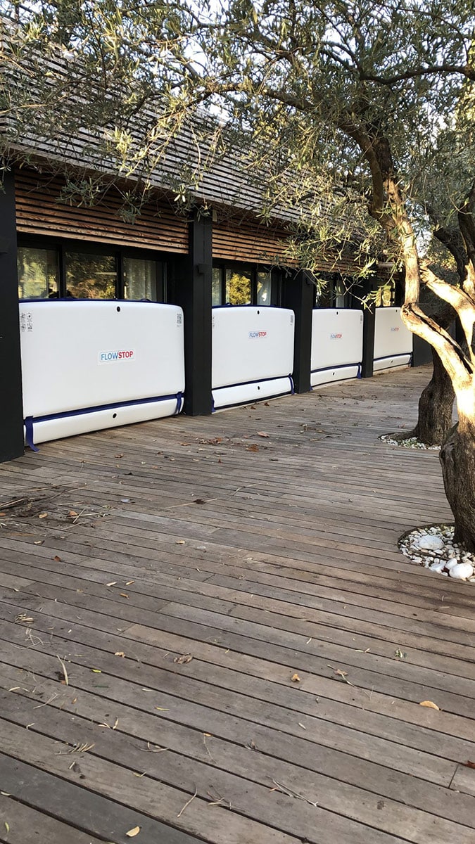 FlowStop: instalación en fachada acristalada.