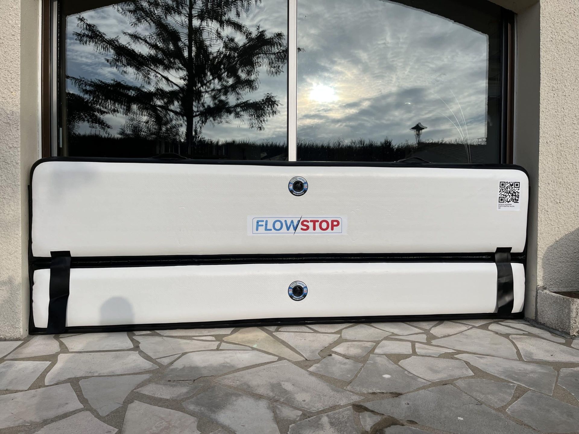 FlowStop: barrera ante un ventanal.
